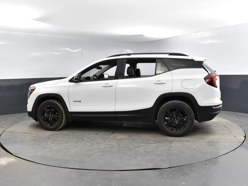 Used 2023 GMC Terrain AT4 image 8