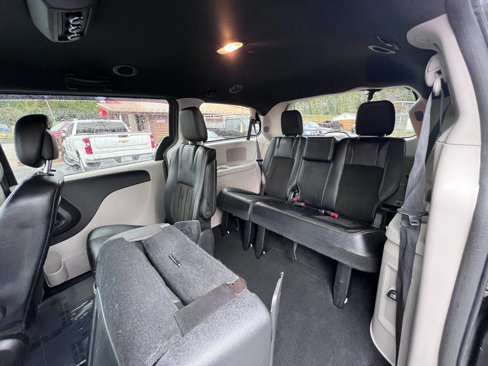 Used 2019 Dodge Grand Caravan SXT image 25
