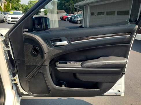 Used 2020 Chrysler 300 Limited image 37