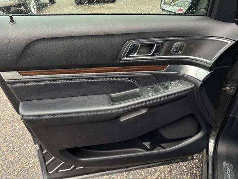 Used 2019 Ford Explorer Limited w/ Ford Safe & Smart Package image 17