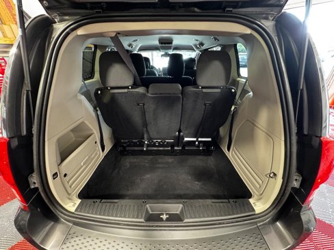Used 2019 Dodge Grand Caravan SE image 12