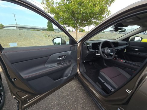 New 2025 Nissan Kicks SR w/ SR Premium Package image 21