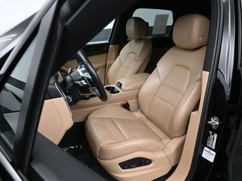 Certified 2023 Porsche Cayenne image 5