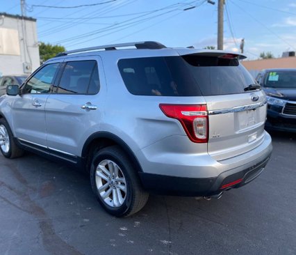 Used 2013 Ford Explorer XLT image 4