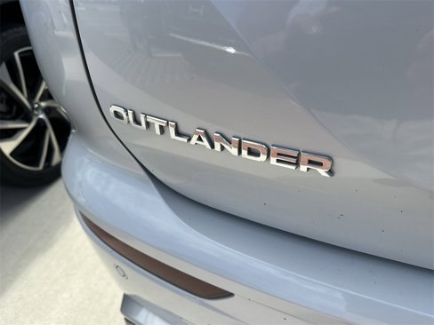 Used 2022 Mitsubishi Outlander SE image 8