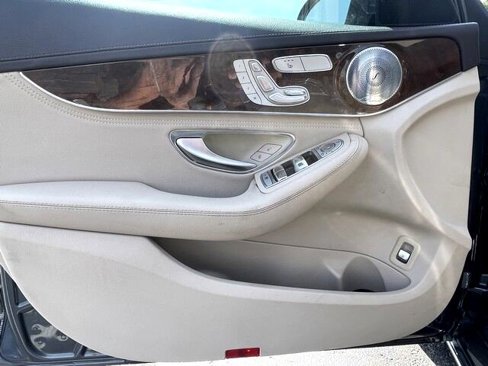 Used 2015 Mercedes-Benz C 300 4MATIC Sedan w/ Multimedia Package image 9