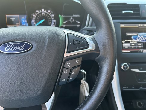 Used 2015 Ford Fusion SE image 24