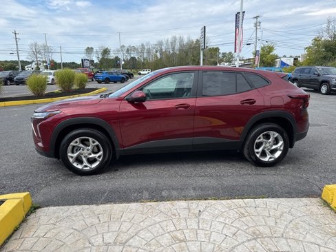 Used 2025 Chevrolet Trax LS w/ LS Convenience Package image 4