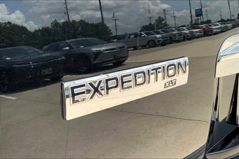 Used 2014 Ford Expedition XLT image 26