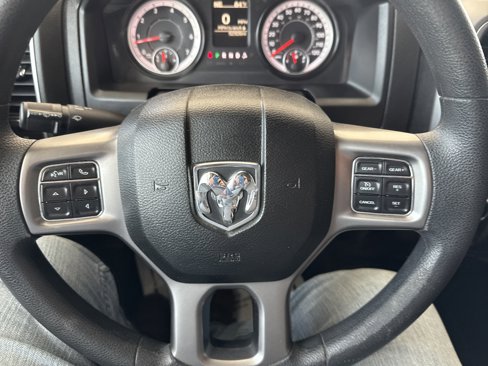 Used 2022 RAM 1500 Classic SLT image 34
