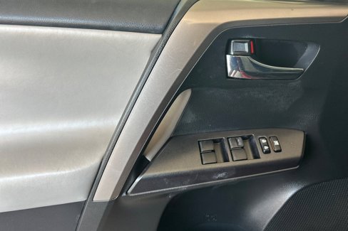 Used 2017 Toyota RAV4 XLE image 11