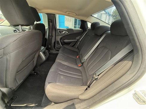 Used 2015 Chrysler 200 Limited image 26
