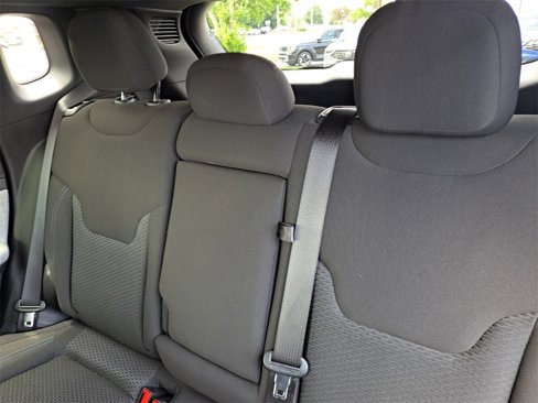 Used 2025 Jeep Compass Sport image 20