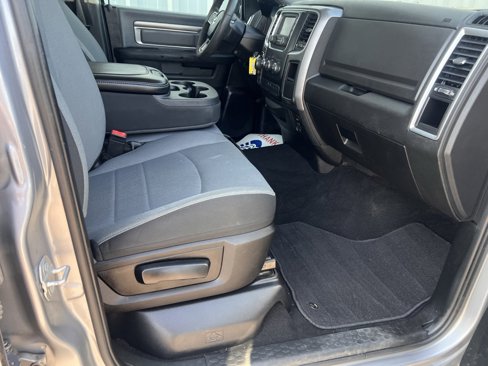Used 2021 RAM 1500 Classic SLT image 34