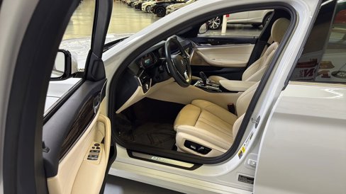 Used 2019 BMW 530e w/ Convenience Package image 11
