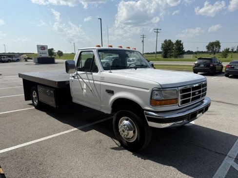 Used 1996 Ford F450 2WD Regular Cab Super Duty image 3