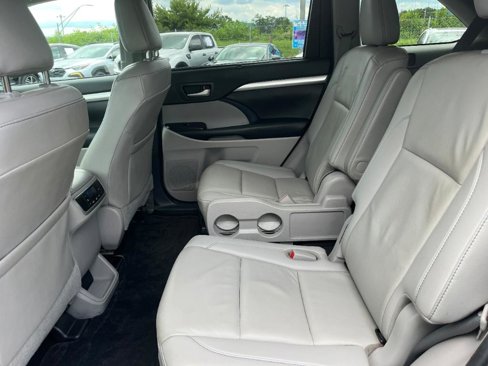 Used 2019 Toyota Highlander XLE image 20