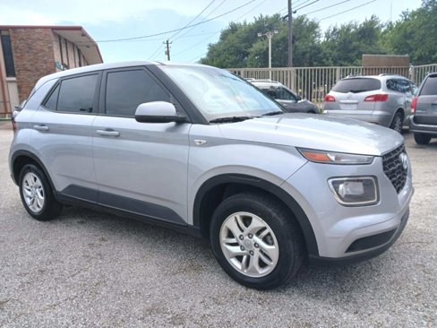 Used 2023 Hyundai Venue SE image 3