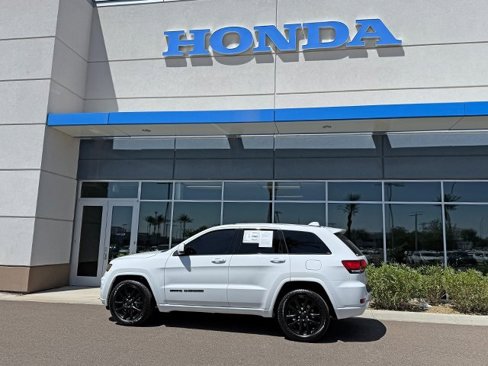 Used 2018 Jeep Grand Cherokee Altitude image 27