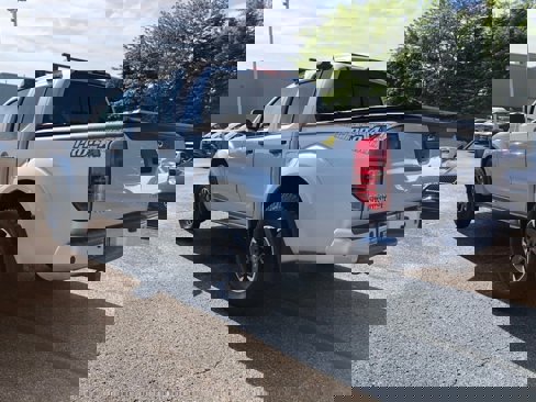 Used 2019 Nissan Frontier PRO-4X image 4