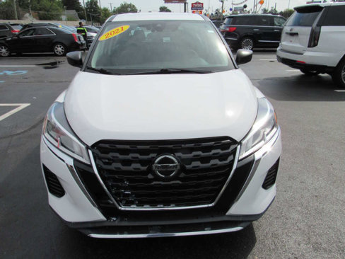 Used 2021 Nissan Kicks S image 3