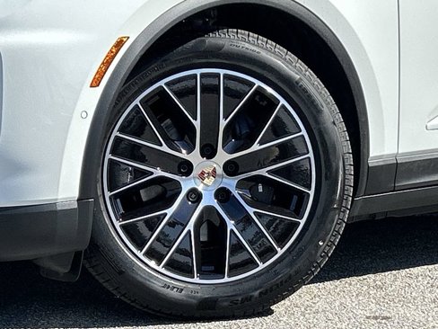 New 2025 Porsche Macan Electric image 14