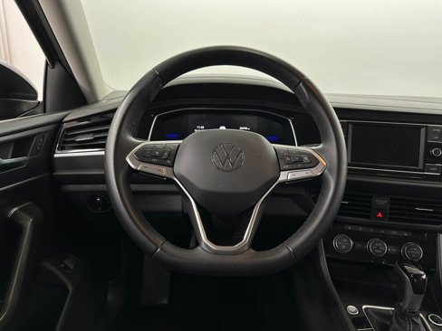 Used 2024 Volkswagen Jetta SE image 9