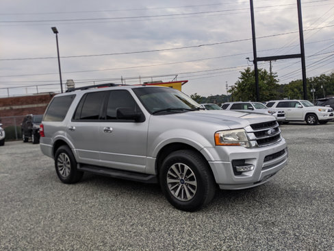 Used 2017 Ford Expedition XLT image 3