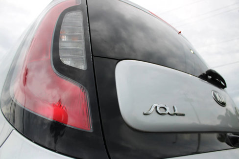 Used 2016 Kia Soul + image 12
