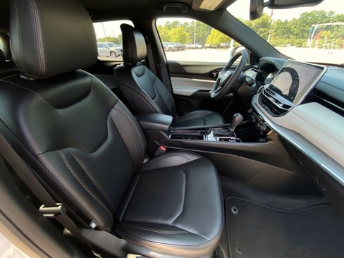 Used 2024 Jeep Compass Limited image 14