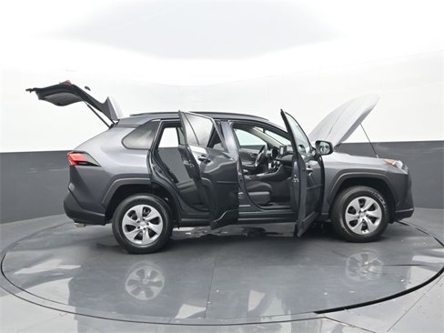 Used 2021 Toyota RAV4 LE image 32