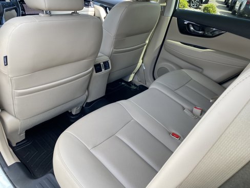 Used 2019 Nissan Rogue SL w/ Premium Package image 19
