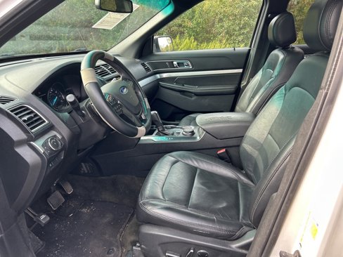 Used 2016 Ford Explorer XLT w/ Equipment Group 202A image 8