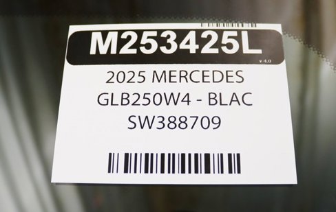 Used 2025 Mercedes-Benz GLB 250 4MATIC image 30
