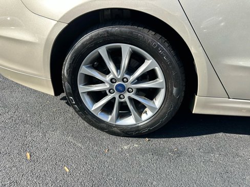 Used 2017 Ford Fusion SE image 16