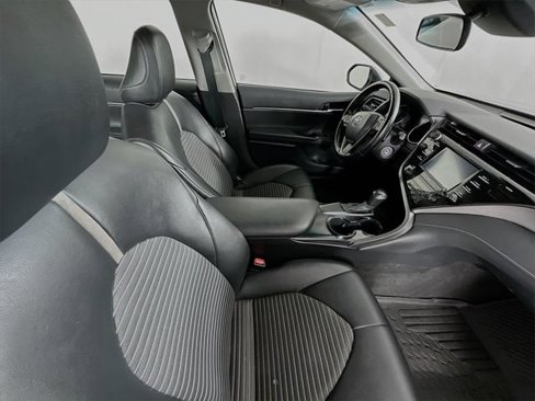 Certified 2020 Toyota Camry SE image 25