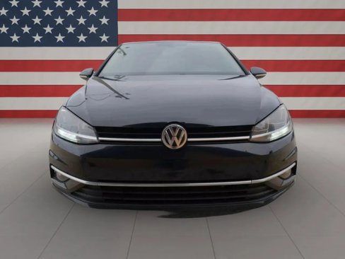 Used 2018 Volkswagen Golf SE image 8