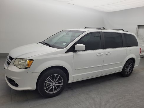Used 2017 Dodge Grand Caravan SXT image 2