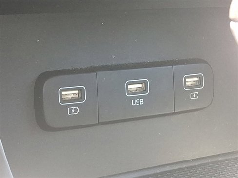 Used 2023 Kia Carnival LX image 21