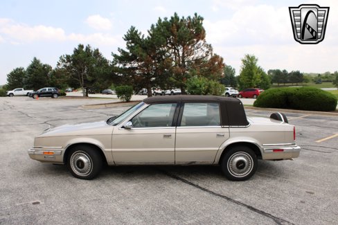 Used 1989 Chrysler New Yorker image 4