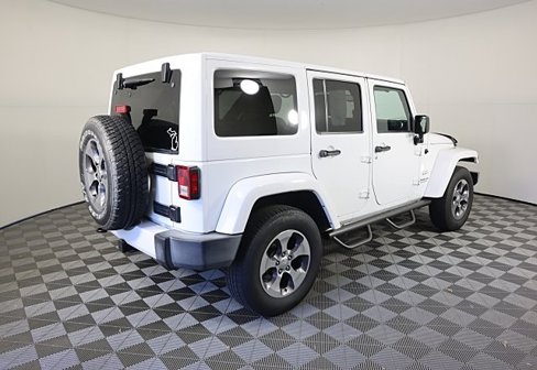 Used 2016 Jeep Wrangler Unlimited Sahara w/ Connectivity Group image 5