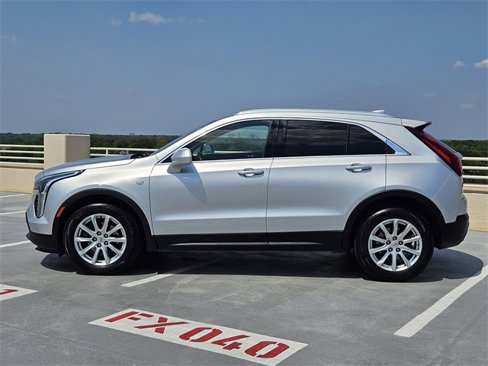Used 2019 Cadillac XT4 Luxury w/ Cold Weather Package image 4