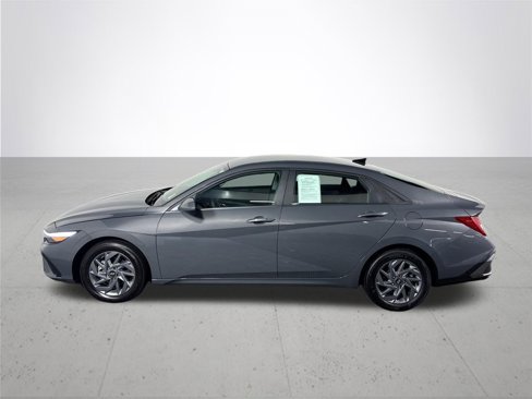 Used 2024 Hyundai Elantra Blue image 9