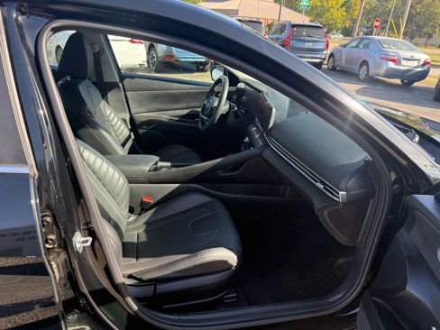 Used 2023 Hyundai Elantra Limited w/ Cargo Package image 7