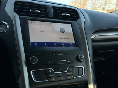 Used 2020 Ford Fusion SE image 22