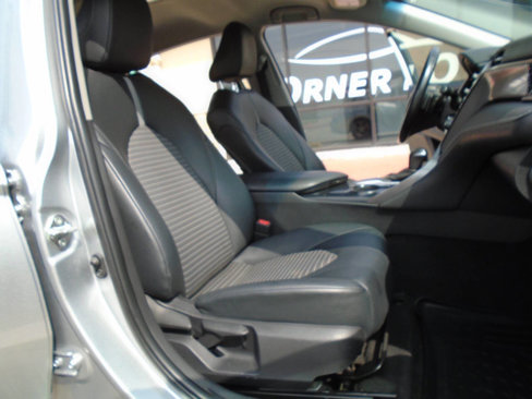 Used 2020 Toyota Camry SE image 12