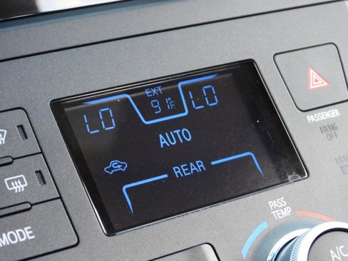 Used 2015 Toyota Sienna XLE image 50