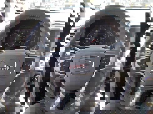 Used 2018 GMC Acadia SLE image 20