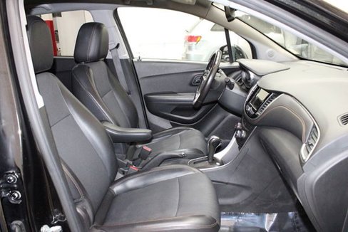 Used 2019 Chevrolet Trax LT w/ LT Convenience Package image 9