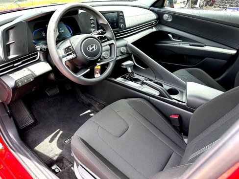 Used 2025 Hyundai Elantra SE image 14